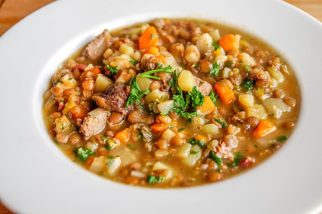 Zuppa di Farro e Lenticchie: Un Comfort Food Nutriente per le Giornate Fredde